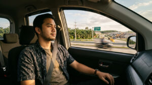 ereja di Balikpapan Utara — kawasan perumahan baru Balikpapan Utara dengan jalan tol dan lanskap Kalimantan Timur di latar belakang